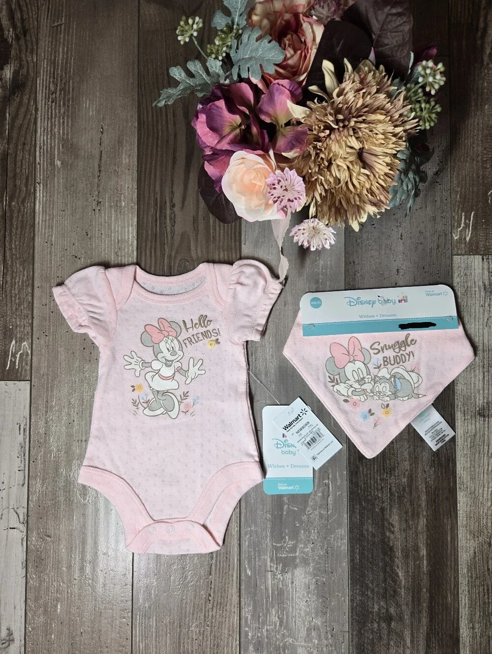 NWT Disney Pink Minnie Mouse Bodysuit with Coordinating Bib – 2pc Size Newborn